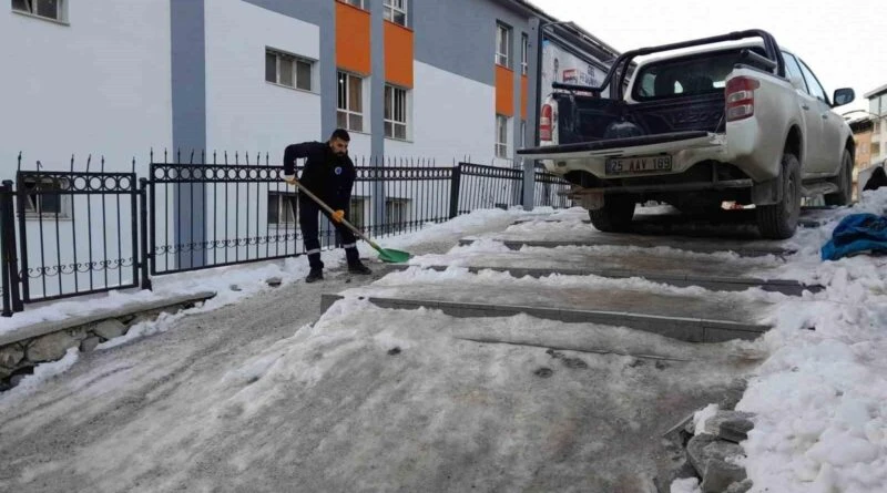 Hakkari'de Sibirya Soğukları Hayatı Durdurdu 1