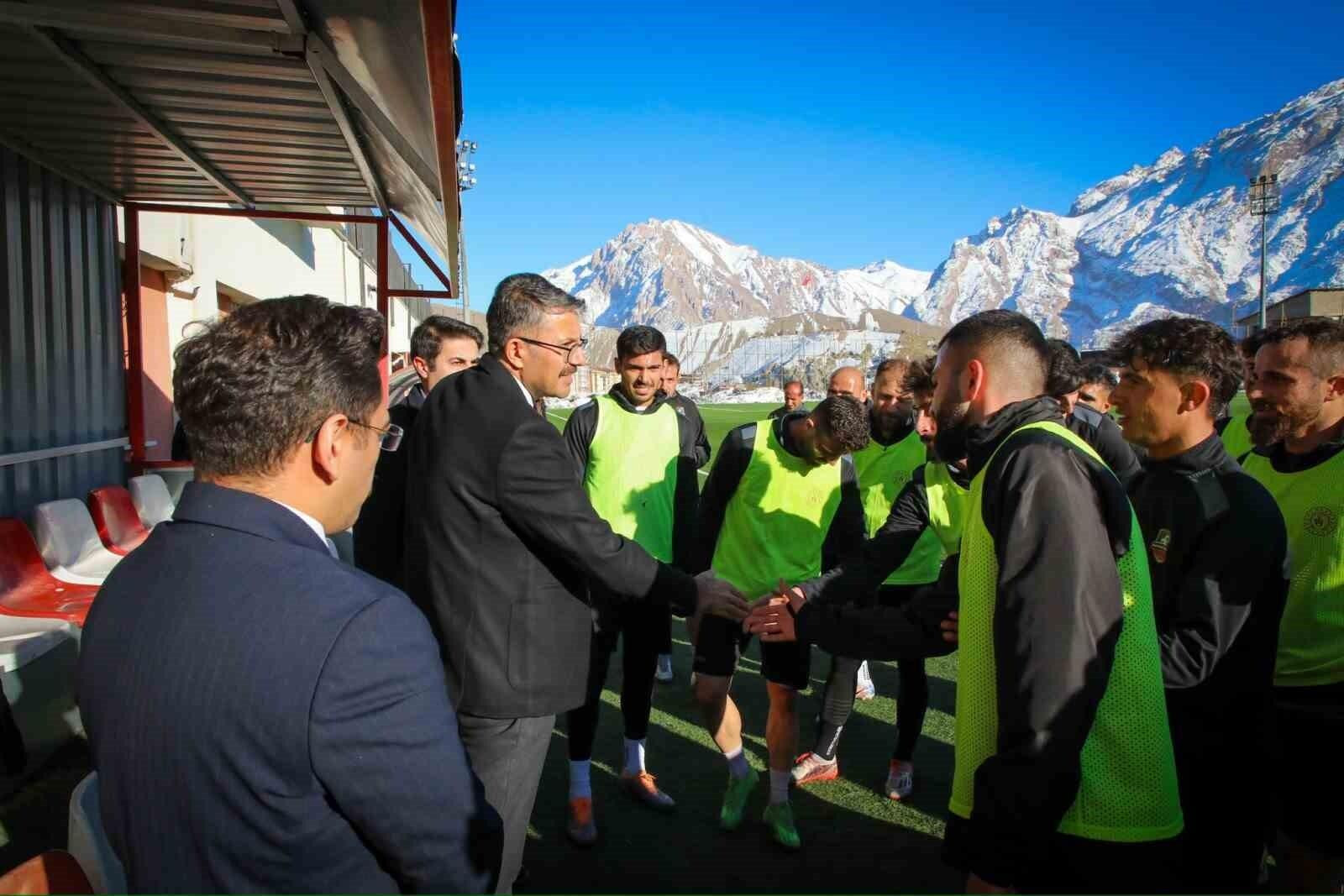 Hakkari Valisi Ali Çelik, Zapspor’a Destek