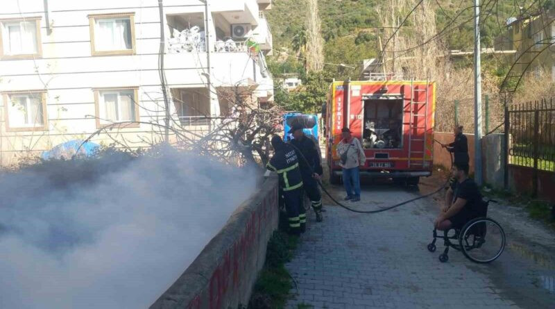 Hatay'ın Samandağ'ında Evin Bahçesinde Yangın 1