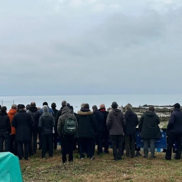 Hristiyan din adamlarının İznik Gölü'nde tarihi bazilika önünde ayin yapıyorlar-5