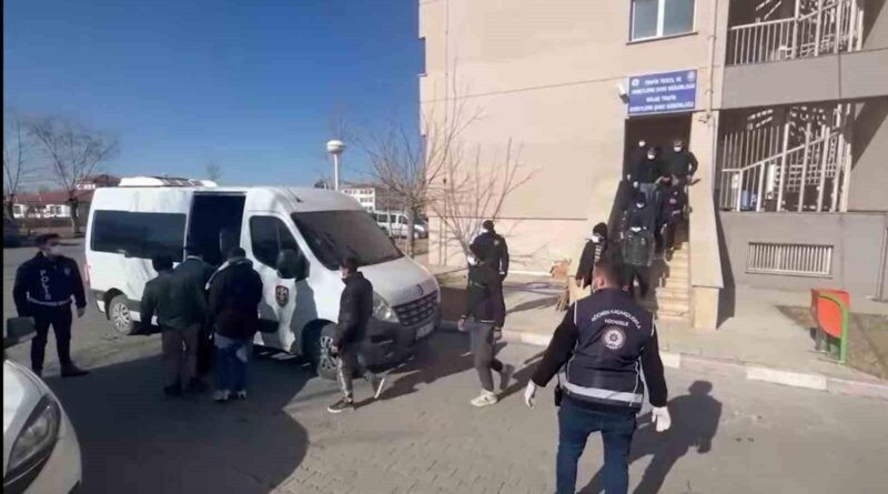 Iğdır'da Göçmen Kaçakçılığı Operasyonu: 9 Düzensiz Göçmen Yakalandı 1