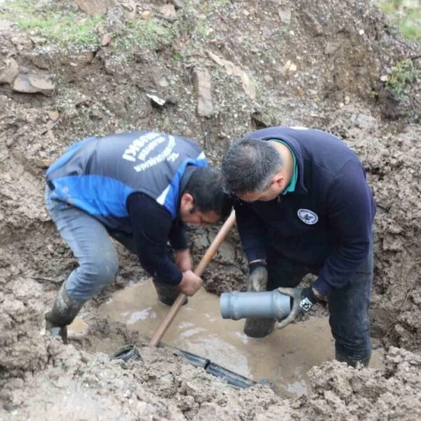 İkizköy Mahallesi'nde içme suyu hatları yenilenmesi çalışması-3