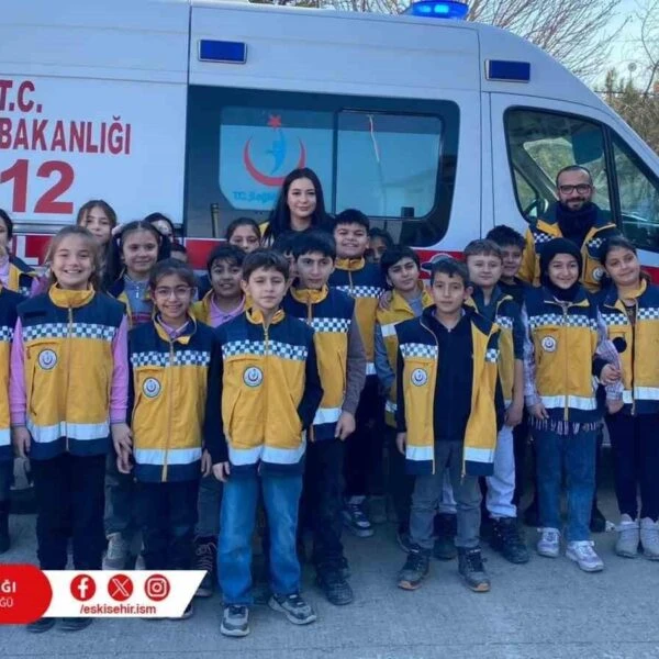 İl Ambulans Servisi ekipleri Çifteler İlçesinde ilkokul öğrencilerine eğitim veriyor.-3