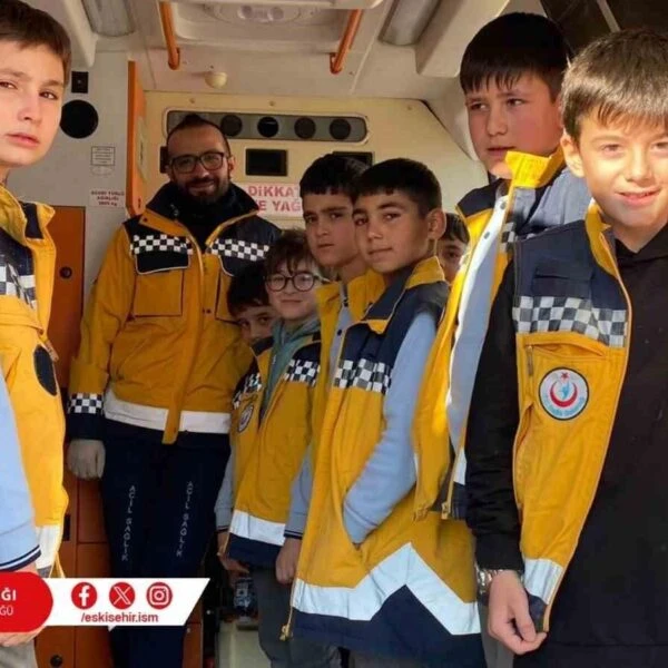 İl Ambulans Servisi ekipleri Çifteler İlçesinde ilkokul öğrencilerine eğitim veriyor.-5