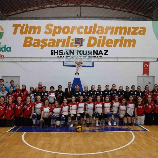 İlkadım Belediyespor sporcularının madalya kazandığı bir fotoğraf-1