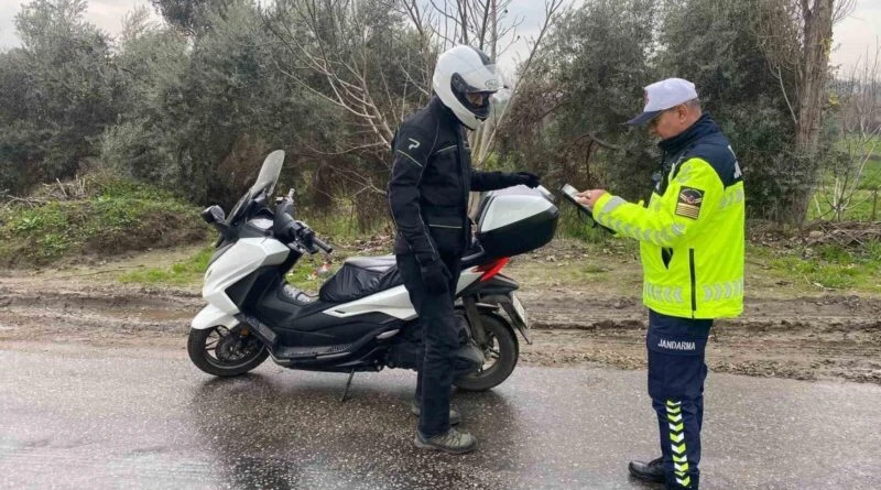 İncirliova'da Motosiklet Sürücülerine Jandarma Bilgilendirme 1