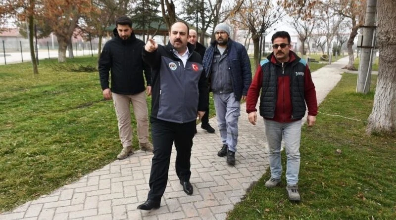 İnönü Belediyesi Anıt Park'a 6 Isıtmalı Kamelya Ekecek 1