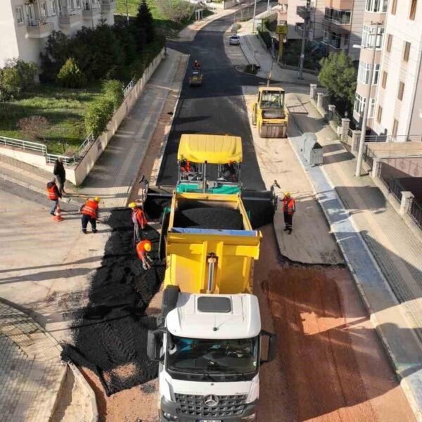 İnşaat çalışmaları tamamlanan ve asfalt kaplamaları yapılan Nilüfer ilçesindeki caddeler ve sokaklar.-2