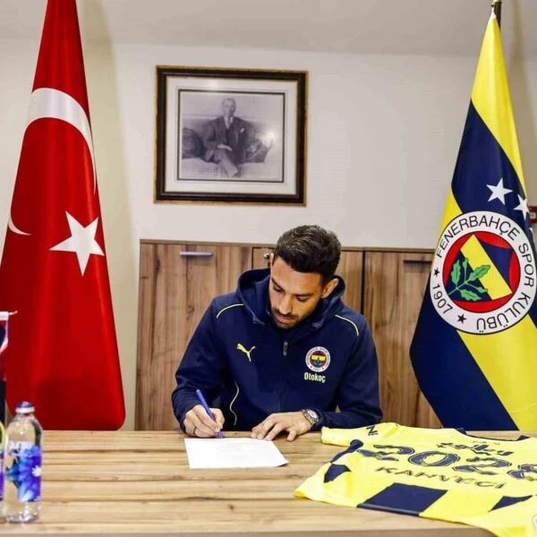 İrfan Can Kahveci Fenerbahçe formasıyla oynuyor.-1