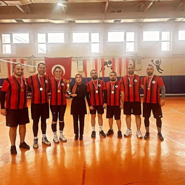 İsmetpaşa Ortaokulu voleybol takımı-2