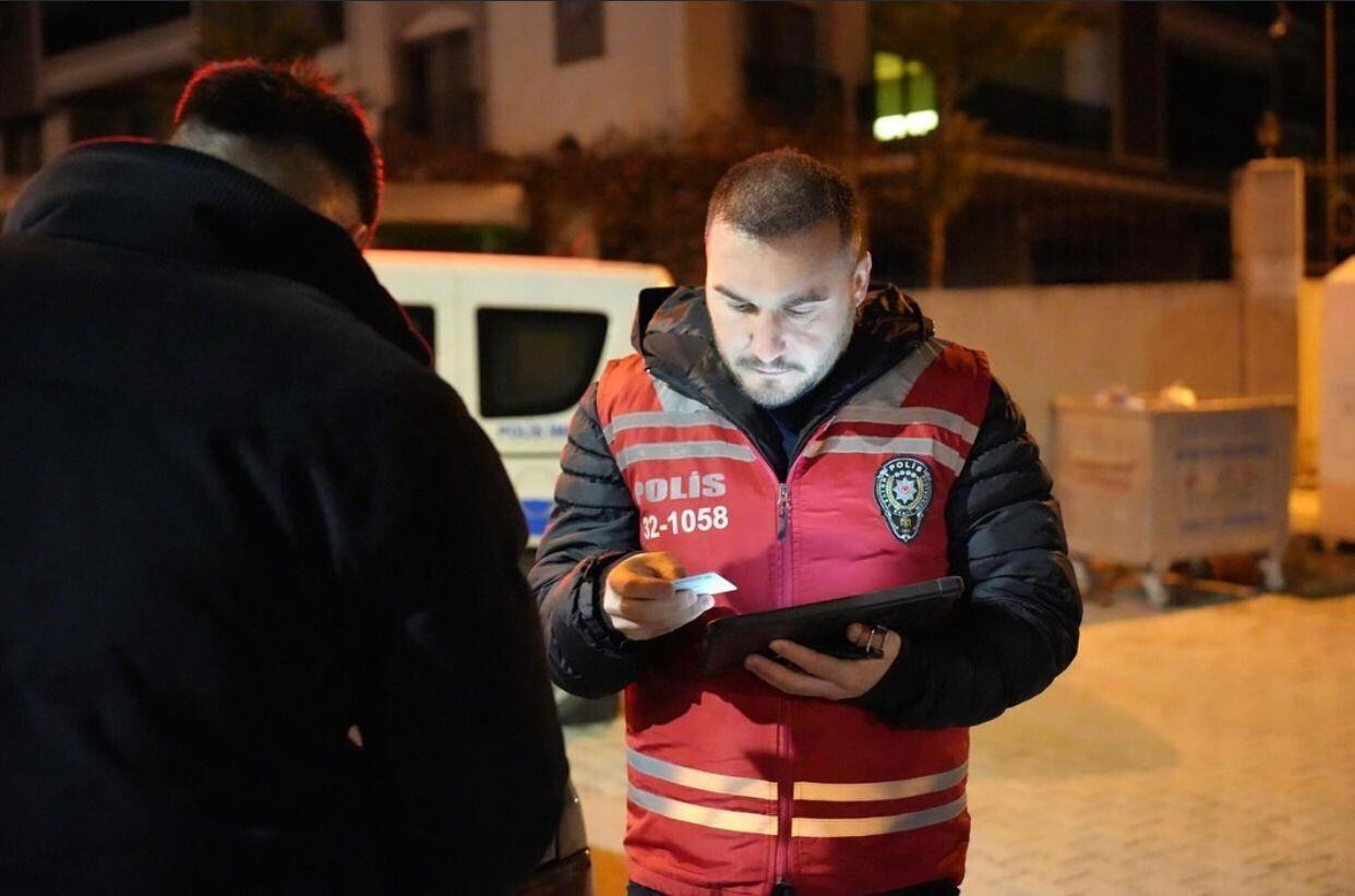 Isparta’da Polis Operasyonu: 11 Aranan Şahıs Yakalandı, 1 Ruhsatsız Silah Ele Getirildi