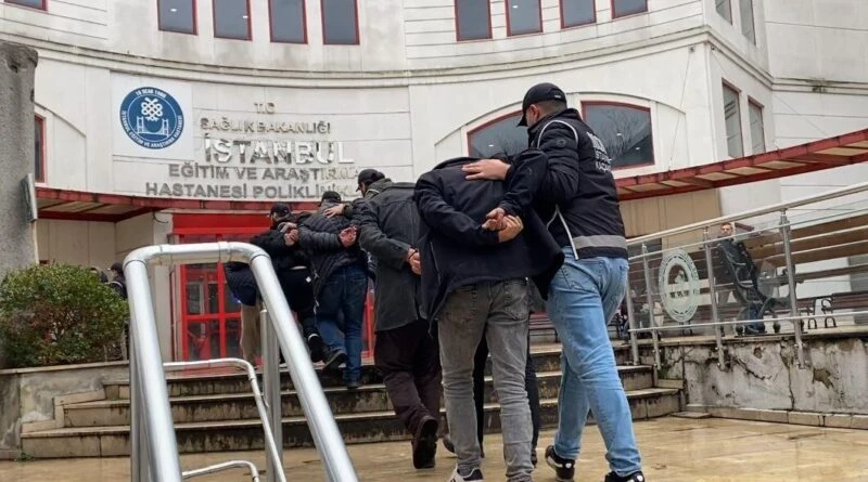 İstanbul'da Sahte Alkol Zehirlenmelerinde 9 Şüpheli Gözaltına Alındı, 6'sı Sağlık Kontrolünden Geçirdi 1