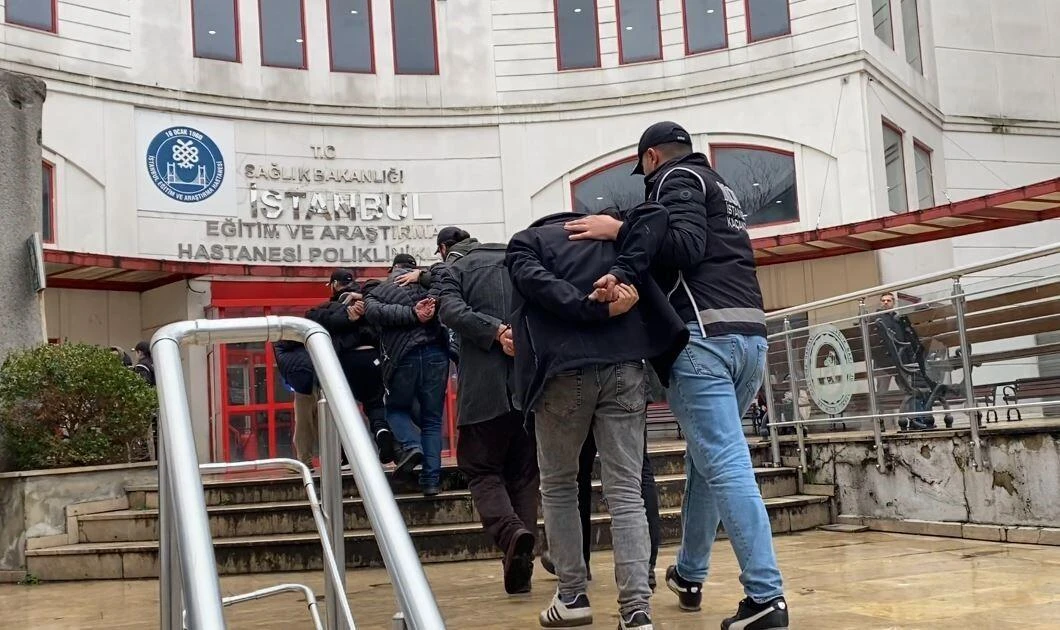 İstanbul’da Sahte Alkol Zehirlenmelerinde 9 Şüpheli Gözaltına Alındı, 6’sı Sağlık Kontrolünden Geçirdi