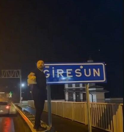 İzmirli Gurbetçi Hüseyin Kurt, Giresun'da Kirli Tabelayı Temizledi 1