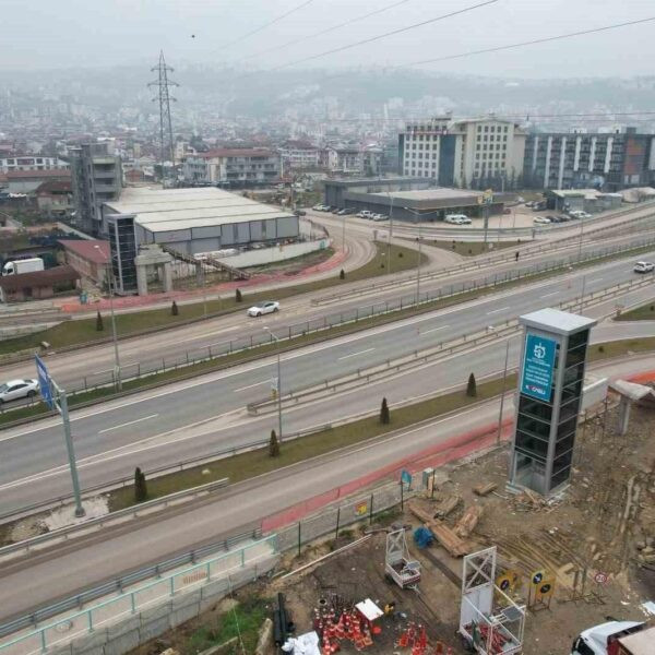 İzmit yönünden Kandıra yönüne trafik yönlendirmesi