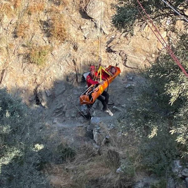 Jandarma ekiplerinin kanyon tatbikatı sırasında vatandaşları kurtarma çalışmaları-1