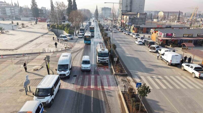 Kahramanmaraş Büyükşehir Belediyesi, Şehir Merkezindeki İnşa Faaliyetleri Sonrası Tozu En Aza İndirmek İçin Temizlik Çalışmalarını Sürdürüyor 1