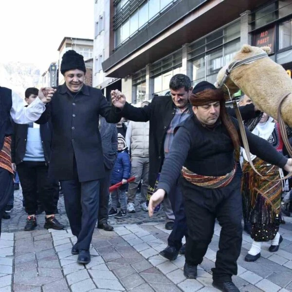 Kalandar etkinliği sırasında sergilenen yöresel aletler ve tarım araçları.-12