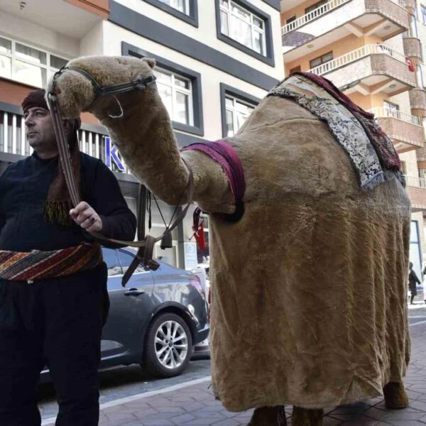 Kalandar etkinliği sırasında sergilenen yöresel aletler ve tarım araçları.-3