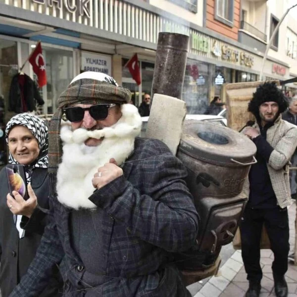 Kalandar etkinliği sırasında sergilenen yöresel aletler ve tarım araçları.-9