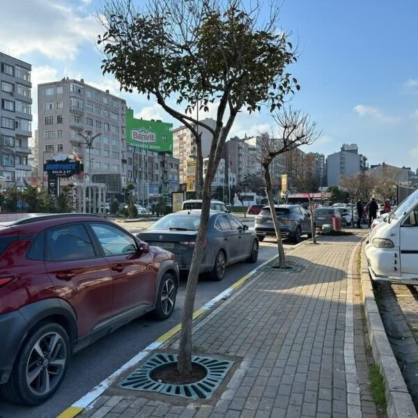 Kaldırım düzenleme çalışmaları ile Bandırma'da güvenli yürüyüş alanları-8