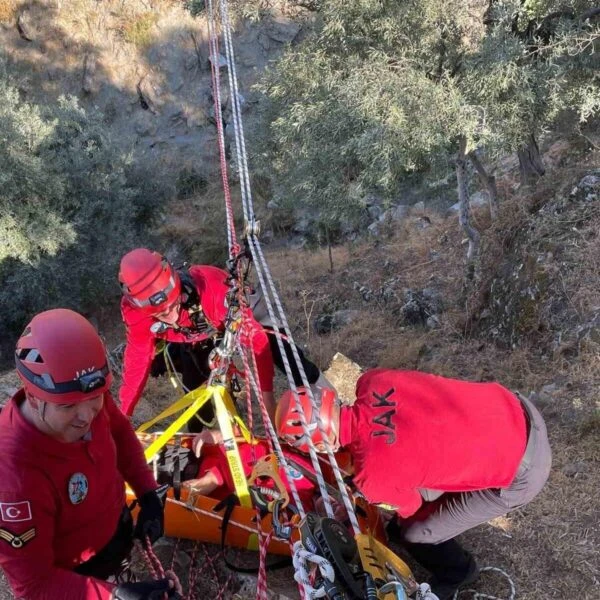 Kanyonun zorlu doğa şartlarında gerçekleştirilen tatbikat sahnesi-2