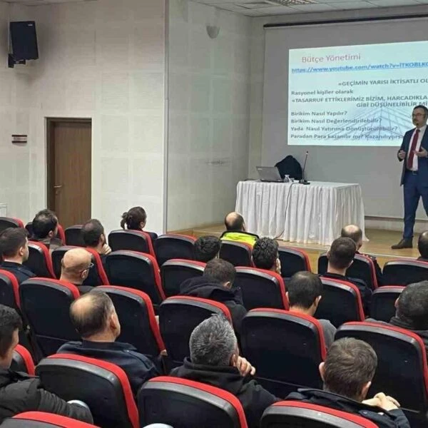 Karabük İl Emniyet Müdürlüğü personeli bir konferansta-1