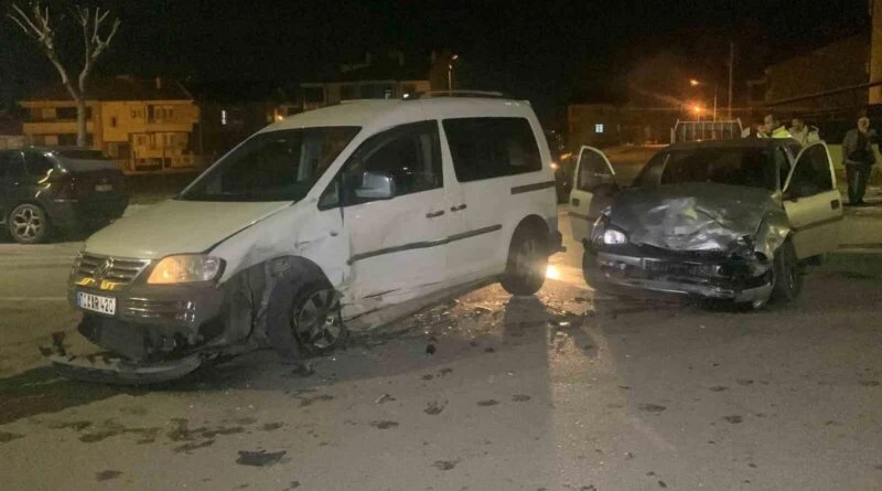 Karaman'da Trafik Kazasında 3 Kişi Yaralandı 1