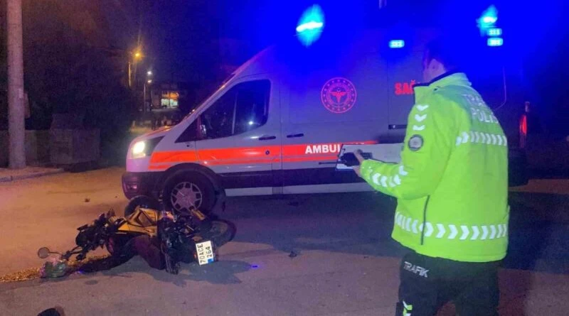 Karaman’da Otomobil-Motosiklet Çarpışması: 2 Yaralı 1