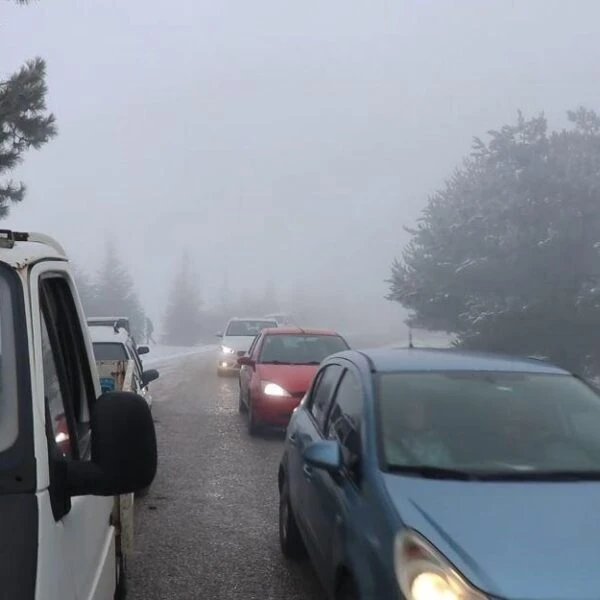 Karlı Buldan Yayla Gölü'nde piknik yapan vatandaşlar-4