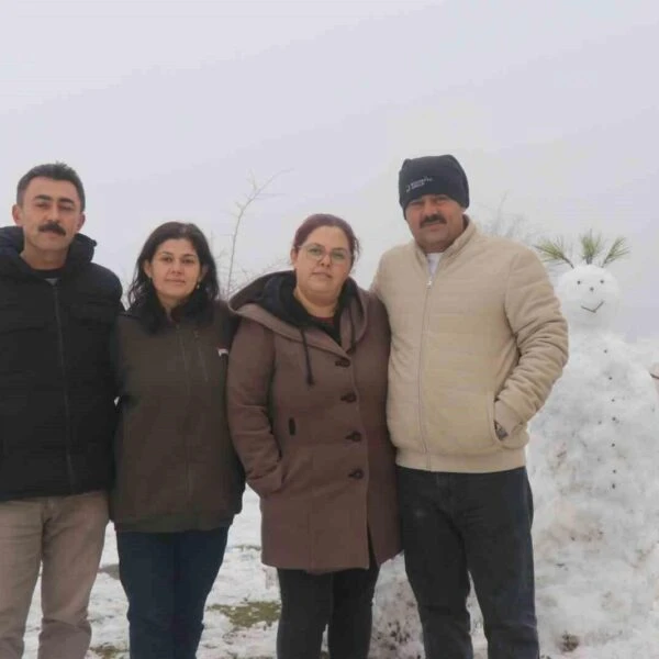 Karlı Buldan Yayla Gölü'nde piknik yapan vatandaşlar-8