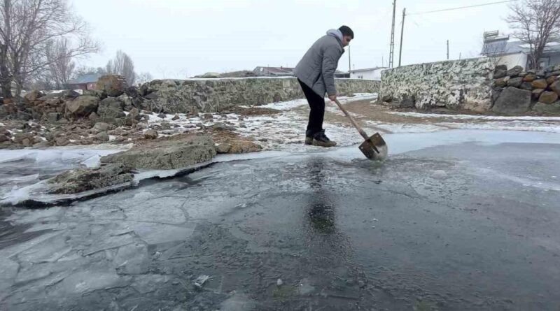 Kars'ın Akyaka İlçesinde Dondurucu Soğuklar Hayatı Olumsuz Etkiliyor 1