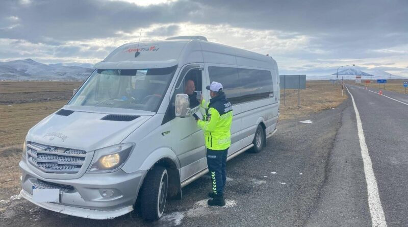 Kars'ta Jandarma, Kamu Güvenliği İçin Şok Güvenlik Uygulamalarını Sürdürüyor 1