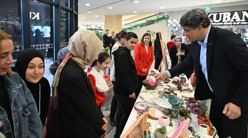 Kartepe'de Özel Öğrencilerin El Emeğiyle Yapılan 400 Eser Sergisi Ziyaretçilere Açıldı 1