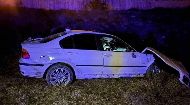 Kastamonu'nun Azdavay'ında Şarampole Uçarak Sürüklenen Otomobilde 2 Kişi Yaralandı 1