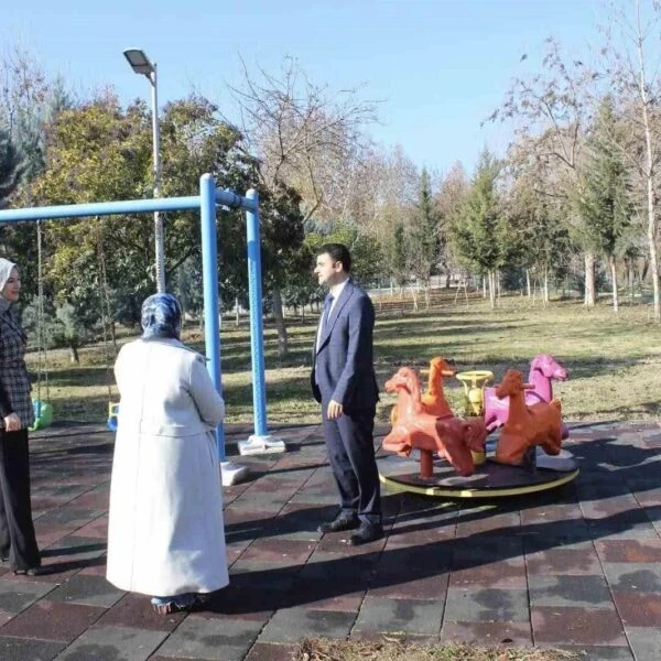 Kaymakam Kılıç, Osmaneli Gündüz Bakım Evi'nde öğrencilerle sohbet ediyor.-2