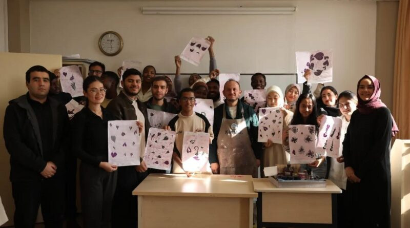 KAYMEK, Erciyes Üniversitesi'nde Yabancı Öğrenciler İçin Ebru Workshop'u Düzenledi 1