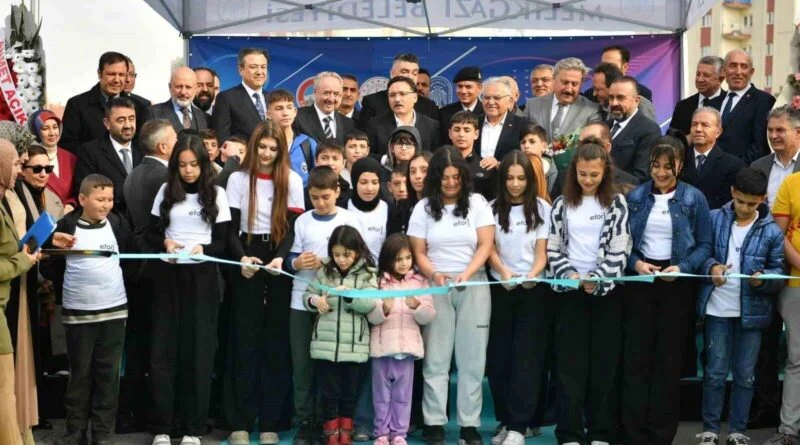 Kayseri'de Dr. Memduh Büyükkılıç ve Gökmen Çiçek, Efor Çelik Kapı Erva Spor Okulları'nın 47'sinin Açılışına Katıldı 1