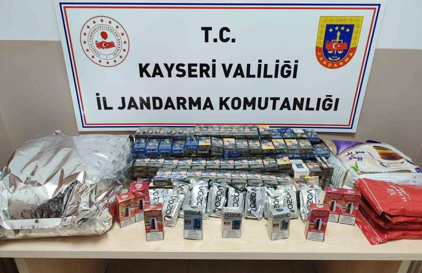 Kayseri’de Kaçak Çay ve Tütün Taşıyan Tır Yakalandı