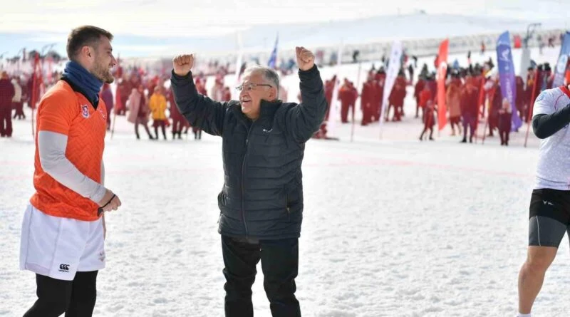 Kayseri'de Kar Ragbi Türkiye Şampiyonası'nda Nefes Kesen Mücadeleler 1