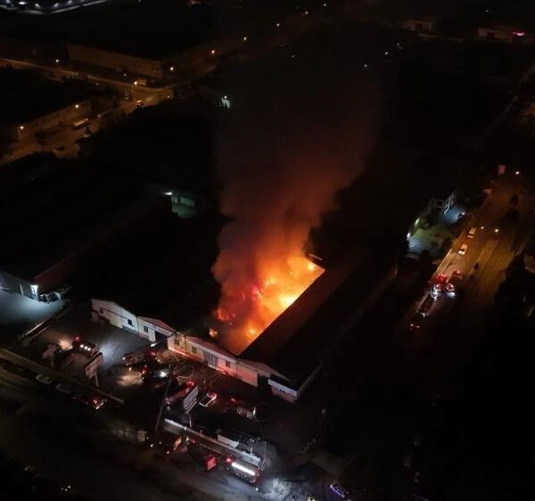 Kayseri İtfaiyesi ekipleri yangınla mücadelede-1