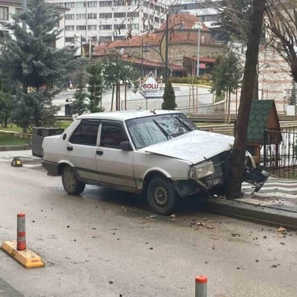 Kazanın ardından yolda polis ekiplerinin kontrol yaptığı görüntü-2