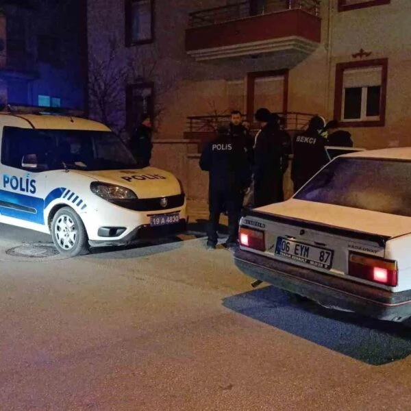 Kazaya uğrayan ve polis tarafından kontrol altına alınan bir araç-2