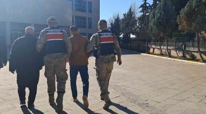 Kilis'te Silah ve Uyuşturucu Operasyonu: 2 Şüpheli Gözaltına Alındı 1