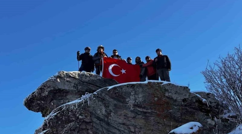 Kırşehir Dağcıları Gönül Dağı Zirvesine Çıkarak Türk Bayrağı Açtı 1