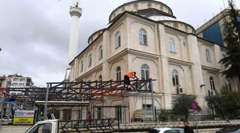 Kocaeli Büyükşehir Belediyesi, İzmit Eren Camii’ne Sundurma Yapımı 1