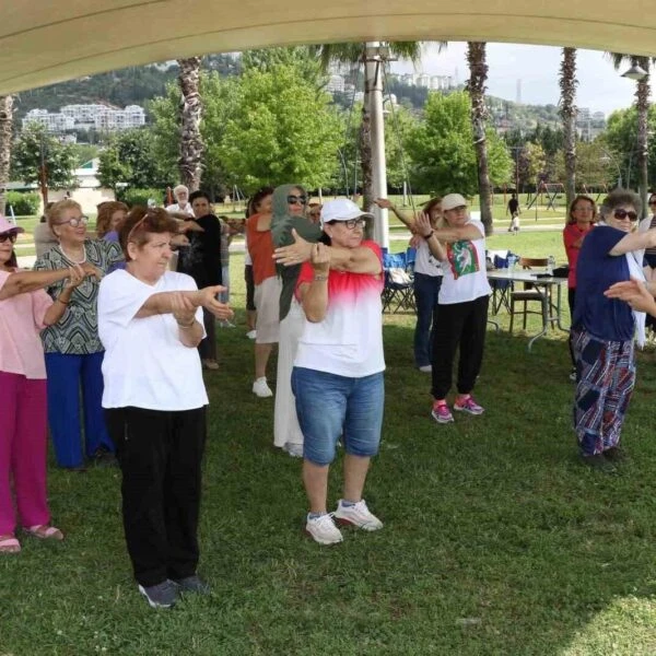 Kocaeli Büyükşehir Belediyesi'nin 'Gönül Kazan' projesiyle yemek ikramı-1