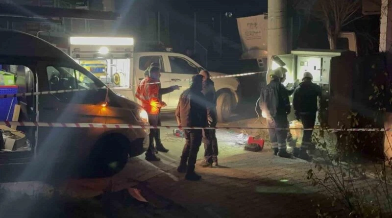 Kocaeli Darıca'da Gaz Patlaması Sonrası Trafo Yangınları ve Personel Yaralanması 1