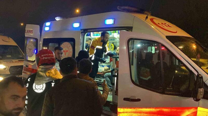 Kocaeli Kartepe'de Ters Yönlü Alkollü Sürücüden Zincireleme Kazası: 4 Yaralı 1