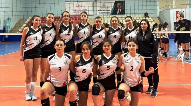 Kocaeli Voleybol Yıldız Kızlar Ligi: Körfez Gençlerbirliği Kocaeli Gelişim'e Karşı İlk Maçını 3-1 Kaybetti 1